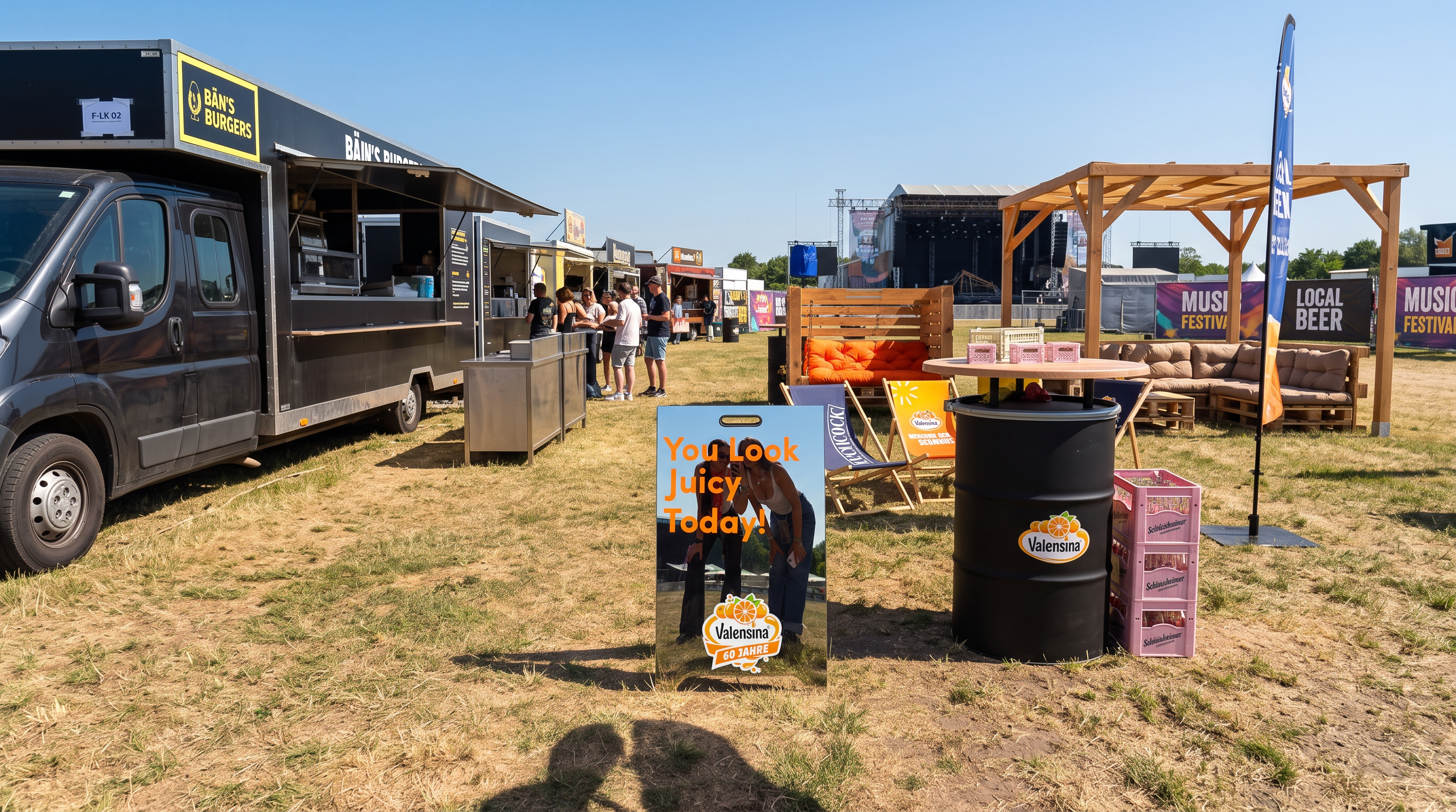 Standaufbau mit Chill-Bereich beim Juicy Beats Festival